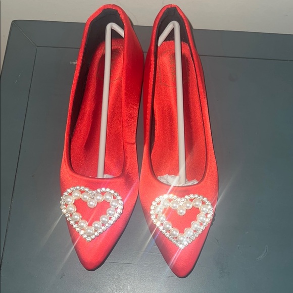 NWT Yan Hao Elegant Red Satin flats with Pearl Heart Embellishment size 37 - Picture 6 of 6